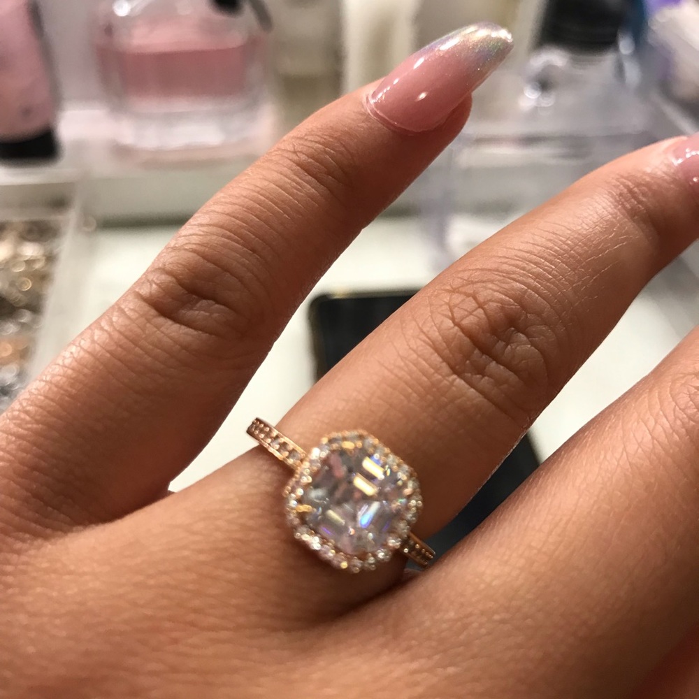 Henri bendel ring